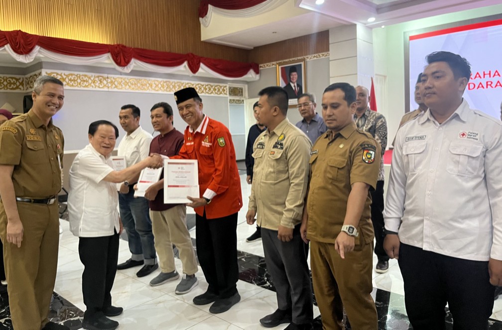 20 orang terima penghargaan pendonor terbanyak (foto/yuni)